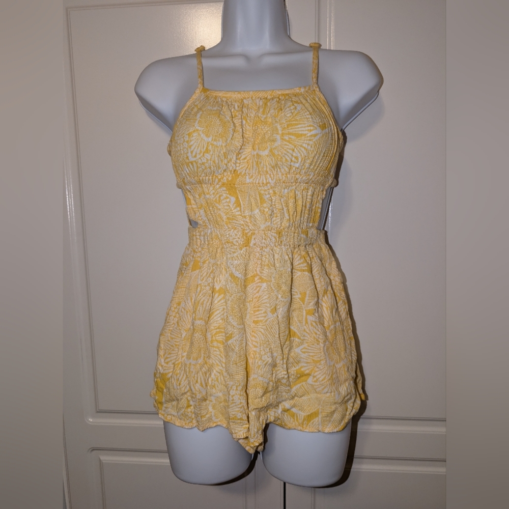 💛🌼Adorable Sunshine Yellow Floral Romper